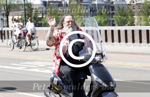 Amsterdam 26 mei 2017
Henk Schiffmacher op zijn scooter