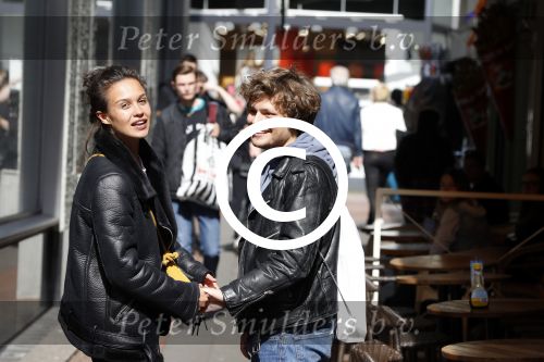 Amsterdam 8 juni 2017
Holly Brood met haar vriend Soy Kroon in het centrum van Amsterdam