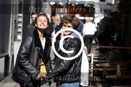 Amsterdam 8 juni 2017
Holly Brood met haar vriend Soy Kroon in het centrum van Amsterdam