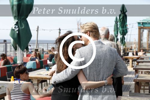Zandvoort 1 juni 2017 
Boekpresentatie Peter Romer en zijn vrouw Anet Hock in standtent Rapa Nui . Hun kinderen waaronder Thijs en Nienke kregen het eerste boek. Het boek heet en nu ik! Thijs kwam voor het eerst met zijn nieuwe vriendin Igone de Jongh en zijn dochter Sammie