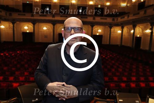 Amsterdam 15 mei 2017
Wesly Bronkhorst 15 jaar artiest in het concertgebouw. Jaap v Zweeden reikt eerste cd uit