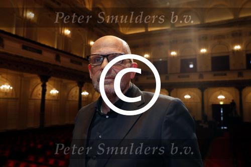 Amsterdam 15 mei 2017
Wesly Bronkhorst 15 jaar artiest in het concertgebouw. Jaap v Zweeden reikt eerste cd uit