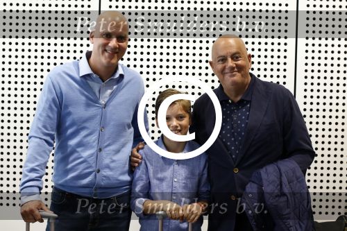 Schiphol Stockholm 24 mei 2017
Vertrek supporters Ajax naar Stockholm. Jack v gelder met zoon en kleinzoon