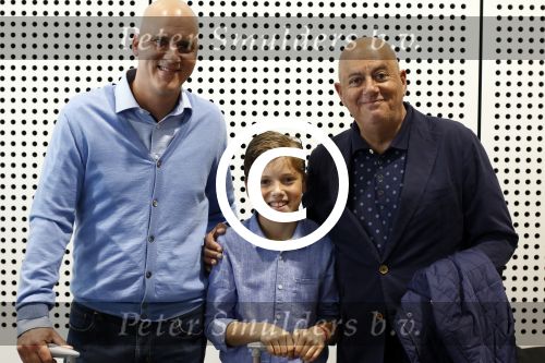 Schiphol Stockholm 24 mei 2017
Vertrek supporters Ajax naar Stockholm. Jack v gelder met zoon en kleinzoon