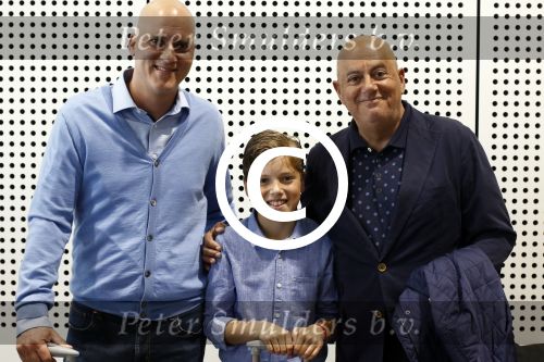 Schiphol Stockholm 24 mei 2017
Vertrek supporters Ajax naar Stockholm. Jack v gelder met zoon en kleinzoon