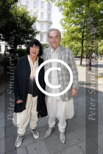 Amsterdam 3 juni 2017 
Opening expositie Fong Leng bij galerie Eric Morren in Amsterdam. Jan jansen met zijn vrouw