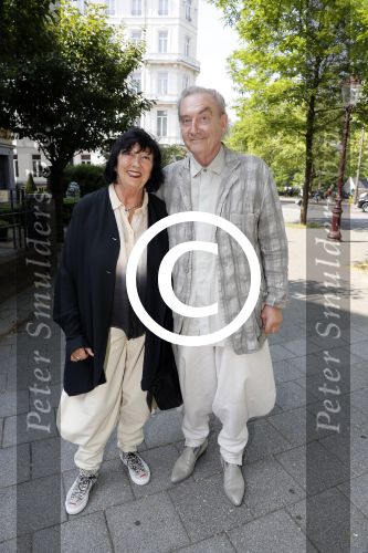 Amsterdam 3 juni 2017 
Opening expositie Fong Leng bij galerie Eric Morren in Amsterdam. Jan jansen met zijn vrouw