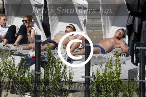Amsterdam 26 mei 2017
De toppers Gerard Joling en Jeroen v d Boom met zijn vrouw Dani en Wino Omtzigt in hetb zonnetje bij het Amstel Hotel