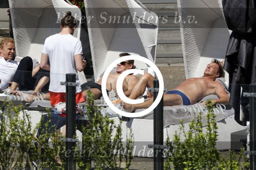 Amsterdam 26 mei 2017
De toppers Gerard Joling en Jeroen v d Boom met zijn vrouw Dani en Wino Omtzigt in hetb zonnetje bij het Amstel Hotel