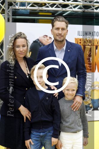 Amsterdam 17 juni 2017  
Premiere verschrikkelijke ikke in pathe arena. Jetteke van Lexmond, partner Alex Jaspers en kinderen