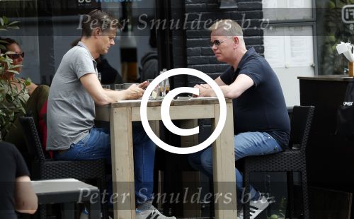 Amsterdam 2 juni 2017
John Lukken met vriend op terras