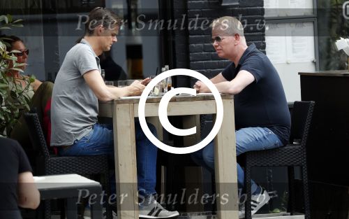 Amsterdam 2 juni 2017
John Lukken met vriend op terras
