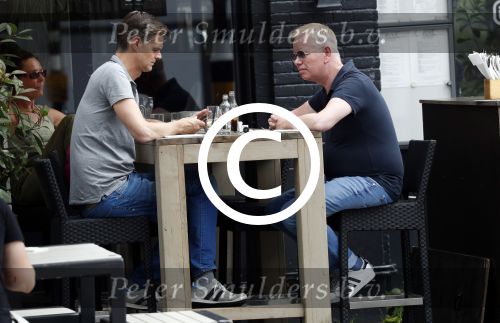 Amsterdam 2 juni 2017
John Lukken met vriend op terras