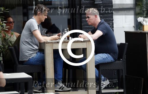 Amsterdam 2 juni 2017
John Lukken met vriend op terras