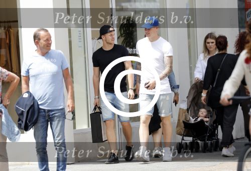 Amsterdam 31 mei 2017 
PSV spelers Jordy de Wijs en Jorrit Hendrix op de pc hooftstraat