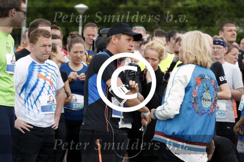 Hilversum 21 mei 2017
Bart \'s mediarun op het mediapark tbd de Bart de Graaff foundation. Aanwezig zus Miriam en moeder Marianne  van Bart de Graaff. Bridget Maasland zoon Mees , Kees Tol Howard Komproe en Jan Heemskerk lopen mee. Irene Moors presenteert het geheel.