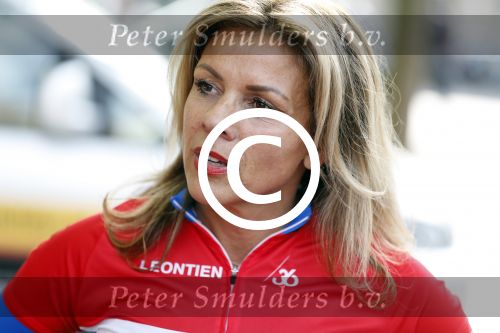 Alkmaar 17 mei 2017
Olcay Gulsen Leontie v Moorsel en Simon Keizer fiets voor de kankerbestrijding