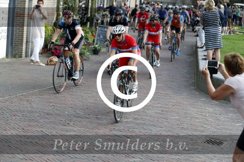 Alkmaar 17 mei 2017
Olcay Gulsen Leontie v Moorsel en Simon Keizer fiets voor de kankerbestrijding