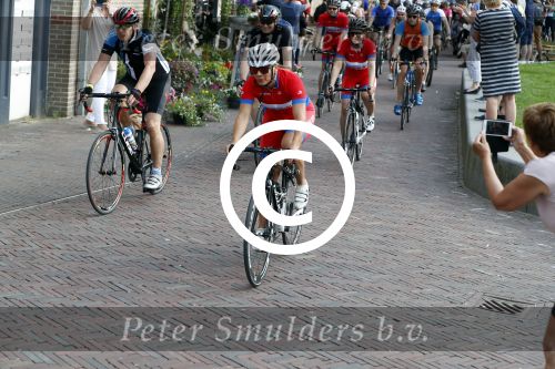 Alkmaar 17 mei 2017
Olcay Gulsen Leontie v Moorsel en Simon Keizer fiets voor de kankerbestrijding