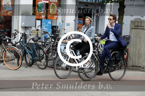 Amsterdam 31 mei 2017 
Lieke v Lexmond en haar man Bas v Veggel op de fiets in Amsterdam.