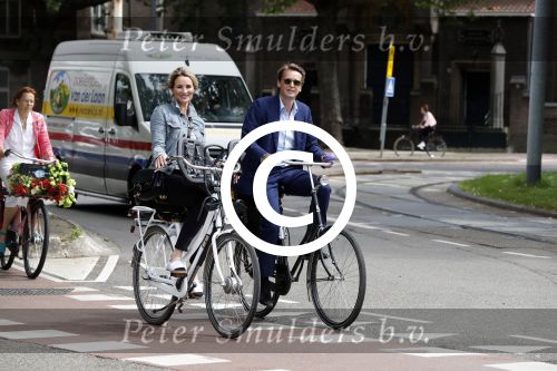Amsterdam 31 mei 2017 
Lieke v Lexmond en haar man Bas v Veggel op de fiets in Amsterdam.