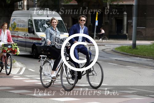 Amsterdam 31 mei 2017 
Lieke v Lexmond en haar man Bas v Veggel op de fiets in Amsterdam.
