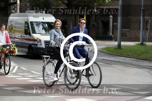 Amsterdam 31 mei 2017 
Lieke v Lexmond en haar man Bas v Veggel op de fiets in Amsterdam.