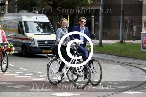Amsterdam 31 mei 2017 
Lieke v Lexmond en haar man Bas v Veggel op de fiets in Amsterdam.