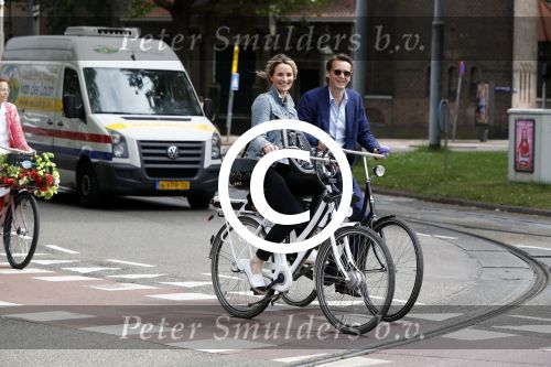 Amsterdam 31 mei 2017 
Lieke v Lexmond en haar man Bas v Veggel op de fiets in Amsterdam.