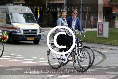 Amsterdam 31 mei 2017 
Lieke v Lexmond en haar man Bas v Veggel op de fiets in Amsterdam.