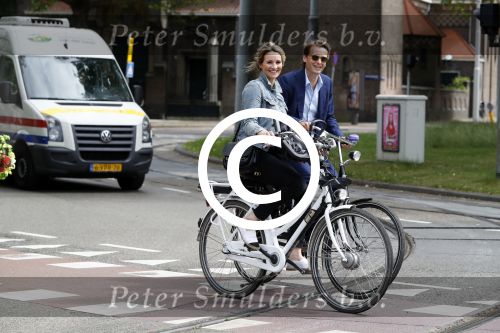 Amsterdam 31 mei 2017 
Lieke v Lexmond en haar man Bas v Veggel op de fiets in Amsterdam.