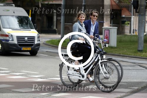 Amsterdam 31 mei 2017 
Lieke v Lexmond en haar man Bas v Veggel op de fiets in Amsterdam.
