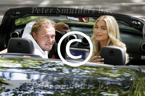 Amsterdam 1 juni 2017
Opnames videoclip Wesly Bronkhorst met model Mandy de Poel in Ferrari