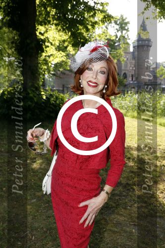 Haarzuilens 21 juni 2017
Haringparty bij kasteel de Haar. Marijke Helwegen met man
