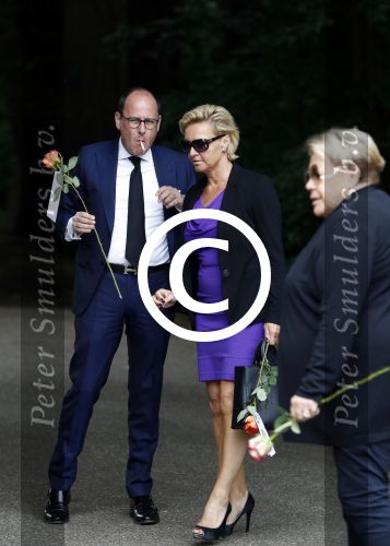 Vught 13 juni 2017
Herdenkingsdienst/ begrafenis van Sandra Reemer in kasteel Maurick. Mariska v Kolck met .....