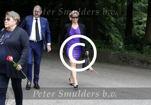Vught 13 juni 2017
Herdenkingsdienst/ begrafenis van Sandra Reemer in kasteel Maurick. Mariska v Kolck met .....