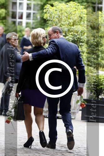 Vught 13 juni 2017
Herdenkingsdienst/ begrafenis van Sandra Reemer in kasteel Maurick. Mariska v Kolck met .....