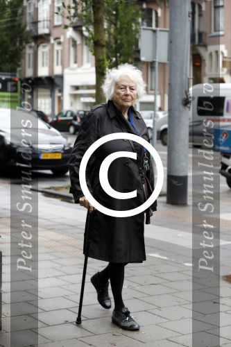 Amsterdam 7 juni 2017 
Marjan Berk wandelend op straat