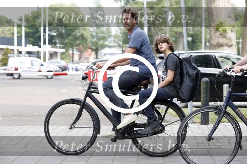 Amsterdam 29 mei 2017 
Mark v d Loo met zijn zoon op de fiets