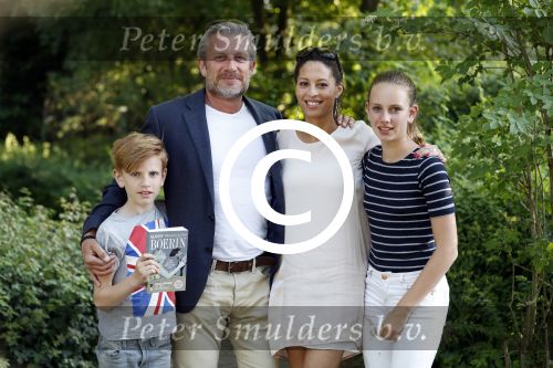 Haarzuilens 1 juni 2017
Maureen du Toit met vriend en hun kinderen tijdens presentatie van haar boek.