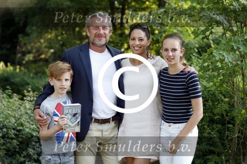 Haarzuilens 1 juni 2017
Maureen du Toit met vriend en hun kinderen tijdens presentatie van haar boek.
