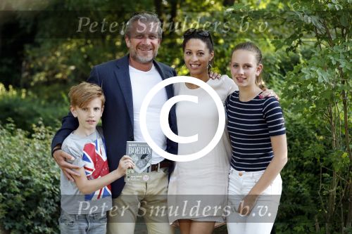 Haarzuilens 1 juni 2017
Maureen du Toit met vriend en hun kinderen tijdens presentatie van haar boek.