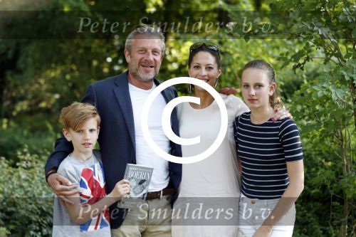 Haarzuilens 1 juni 2017
Maureen du Toit met vriend en hun kinderen tijdens presentatie van haar boek.