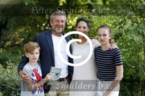 Haarzuilens 1 juni 2017
Maureen du Toit met vriend en hun kinderen tijdens presentatie van haar boek.