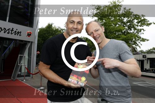 Hilversum 30 mei 2017
Boek presentatie Mental Theo ( Theo Nabuurs) in de vorstin. theo met Charly Lownoise Ramon Rollfs