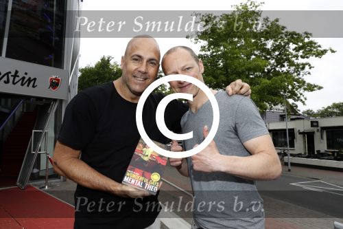 Hilversum 30 mei 2017
Boek presentatie Mental Theo ( Theo Nabuurs) in de vorstin. theo met Charly Lownoise Ramon Rollfs