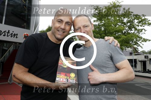 Hilversum 30 mei 2017
Boek presentatie Mental Theo ( Theo Nabuurs) in de vorstin. theo met Charly Lownoise Ramon Rollfs