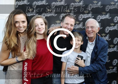 Amsterdam 16 juni 2017
Presentatie nieuwe vodka van Michiel Mol Caramol in de gallery van Joseph Klibansky op de pc hooftstraat. Michiel met zijn vader Jan kinderen en zijn vriend Marloes Mens