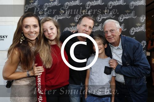 Amsterdam 16 juni 2017
Presentatie nieuwe vodka van Michiel Mol Caramol in de gallery van Joseph Klibansky op de pc hooftstraat. Michiel met zijn vader Jan kinderen en zijn vriend Marloes Mens