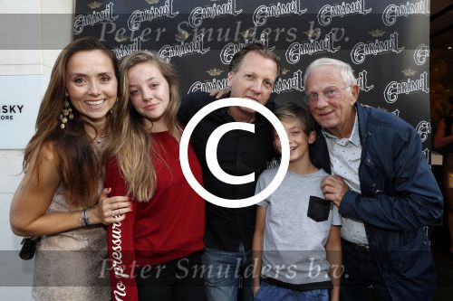 Amsterdam 16 juni 2017
Presentatie nieuwe vodka van Michiel Mol Caramol in de gallery van Joseph Klibansky op de pc hooftstraat. Michiel met zijn vader Jan kinderen en zijn vriend Marloes Mens